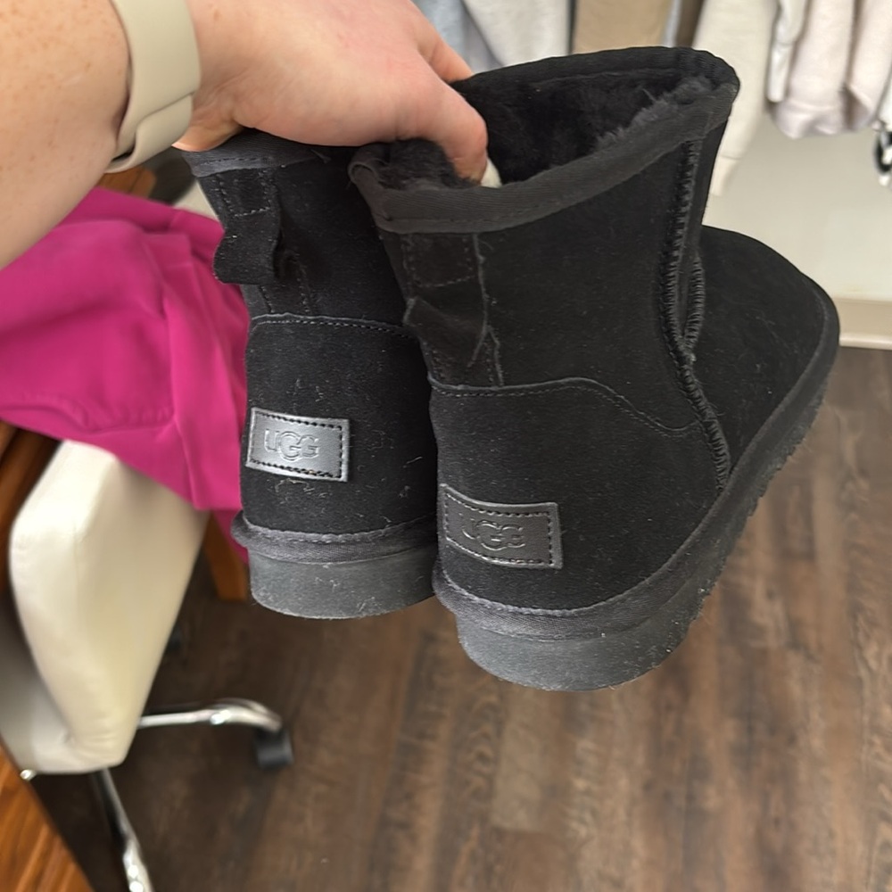 uggs - Picture 2 of 2